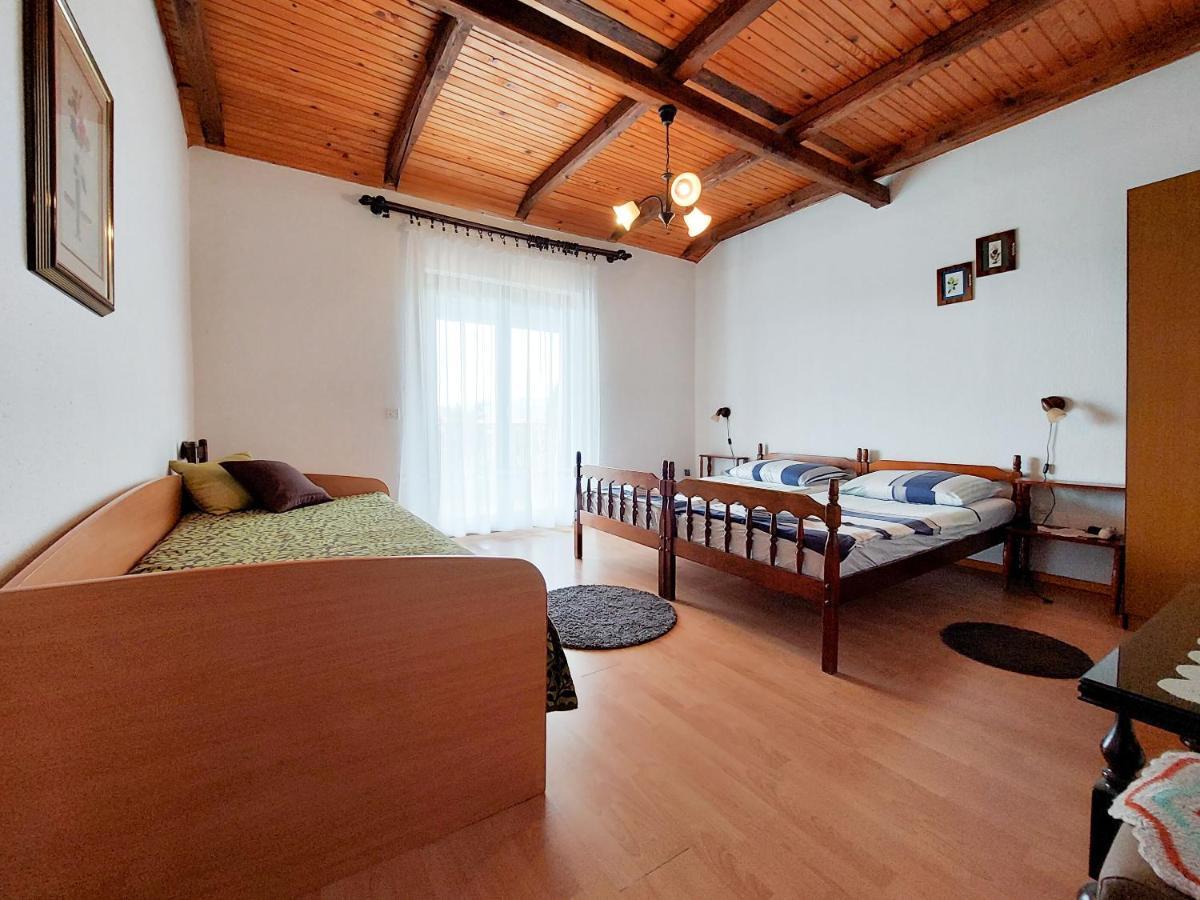 Apartments Vilim Pinezići Exterior foto